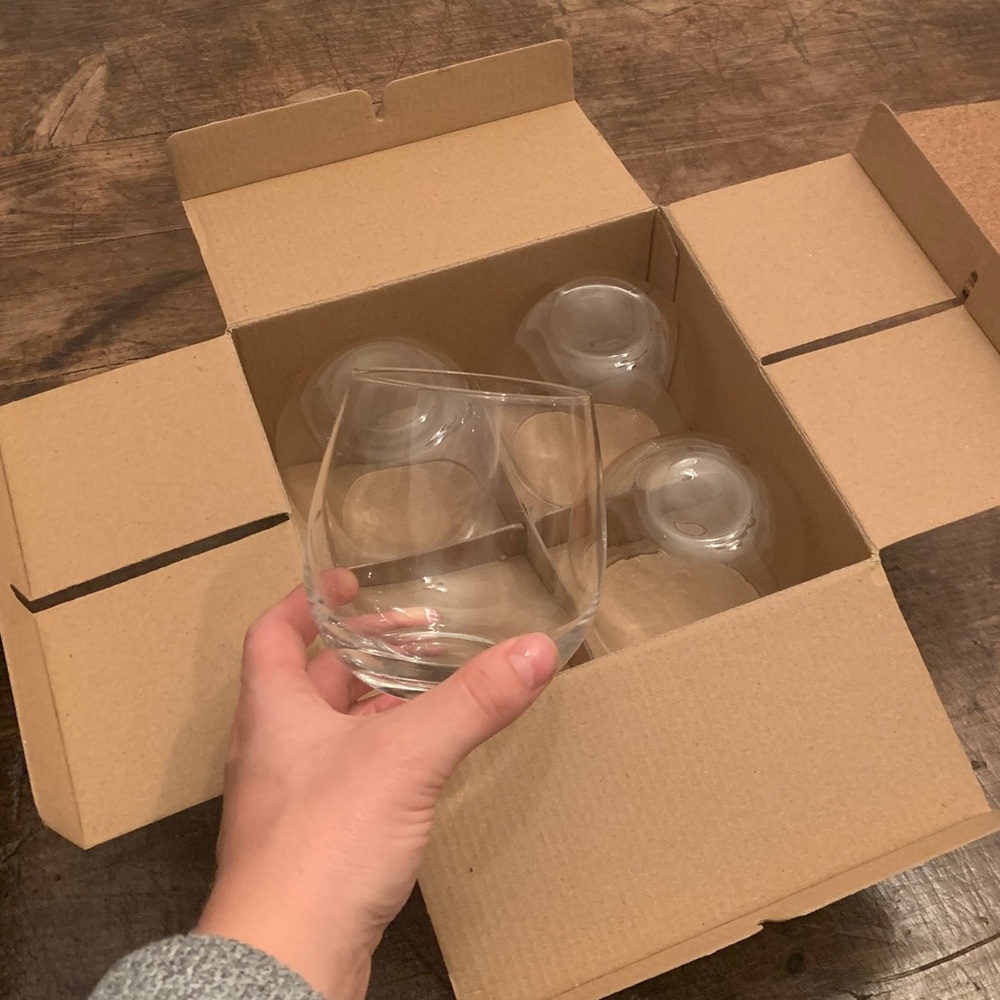 4 stemless wine glasses